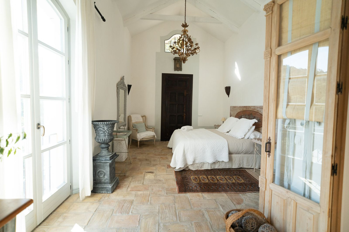Huis te koop in El Madroñal | 7 slaapkamers H5069785