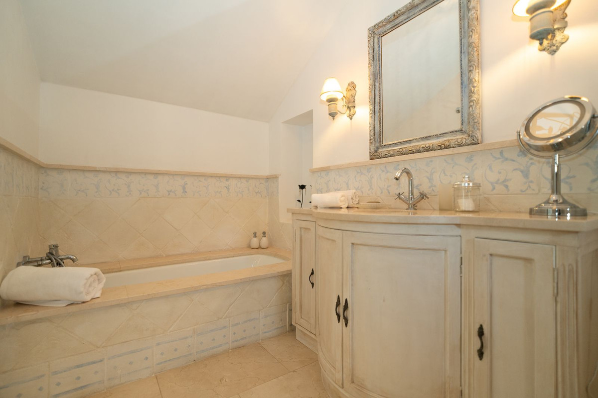 Huis te koop in El Madroñal | 7 slaapkamers H5069785