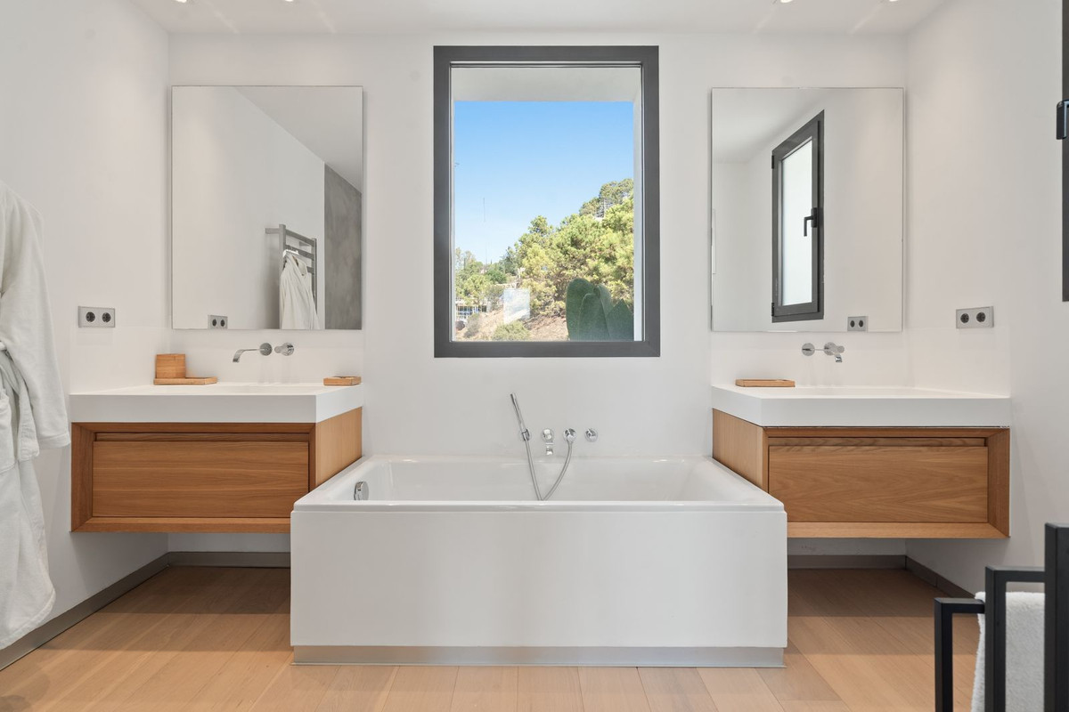 Huis te koop in El Madroñal | 6 slaapkamers H5252197