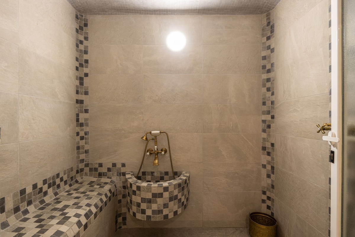 Huis te koop in El Paraiso | 6 slaapkamers H4673305