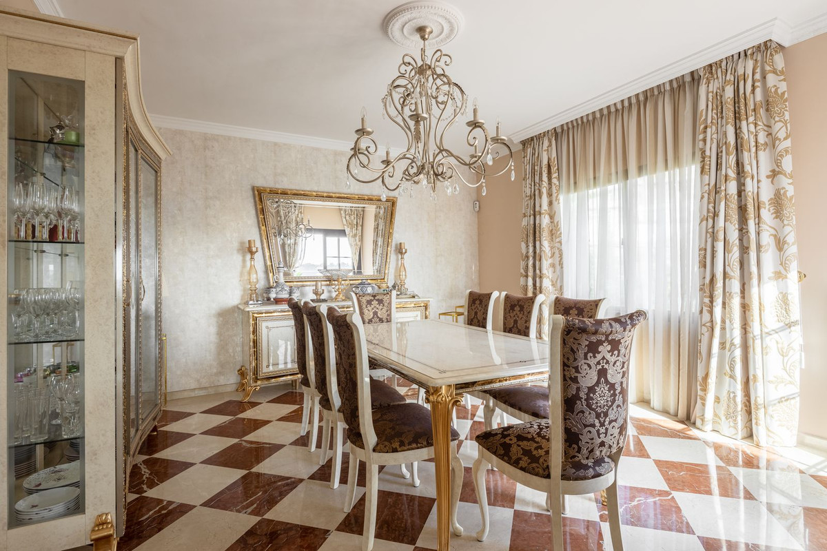 Huis te koop in El Paraiso | 6 slaapkamers H4673305