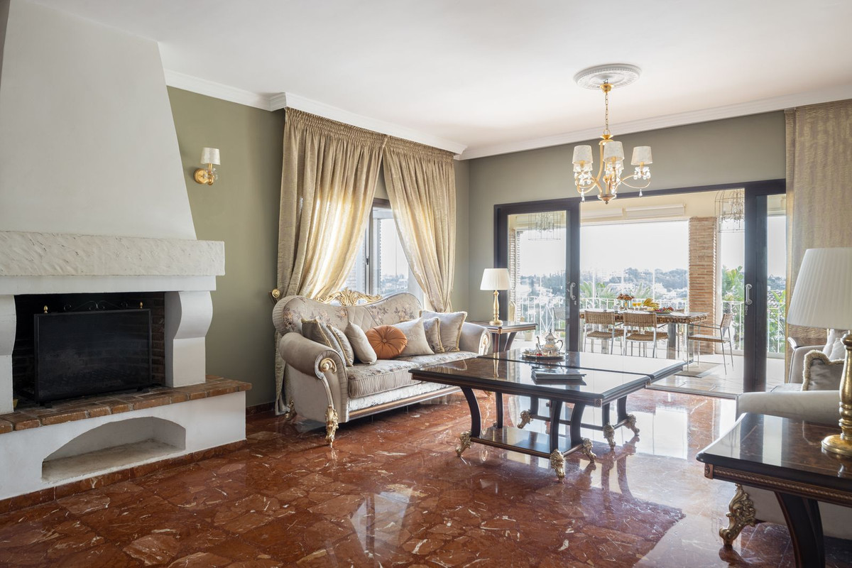 Huis te koop in El Paraiso | 6 slaapkamers H4673305