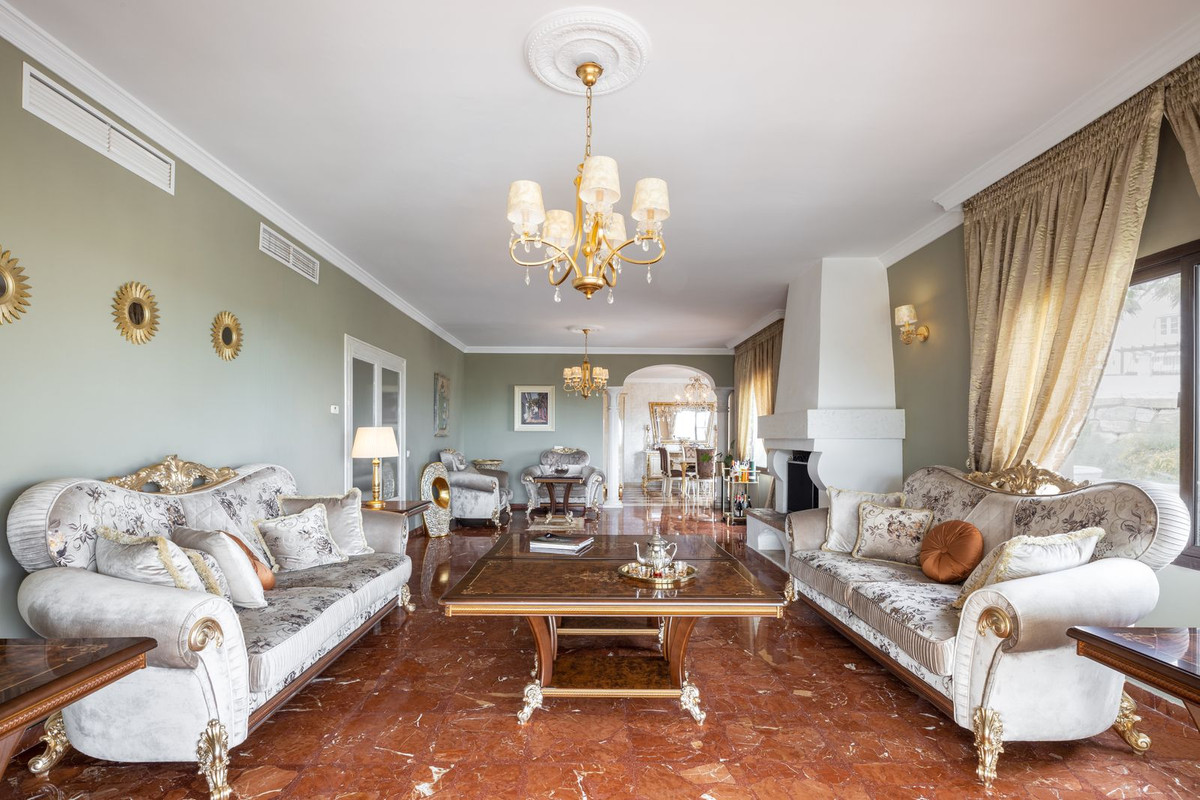 Huis te koop in El Paraiso | 6 slaapkamers H4673305