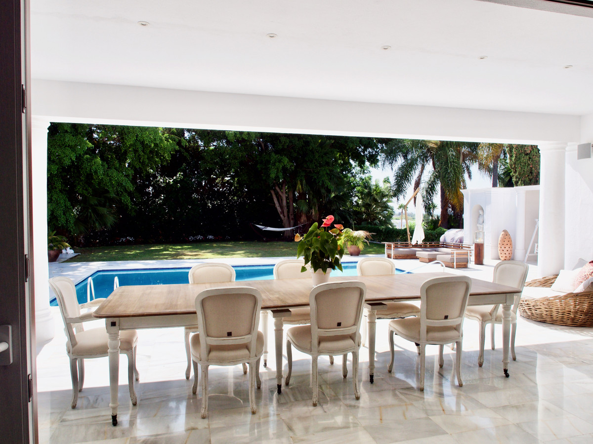 Detached Villa for sale in El Paraiso | 6 bedrooms H4676575