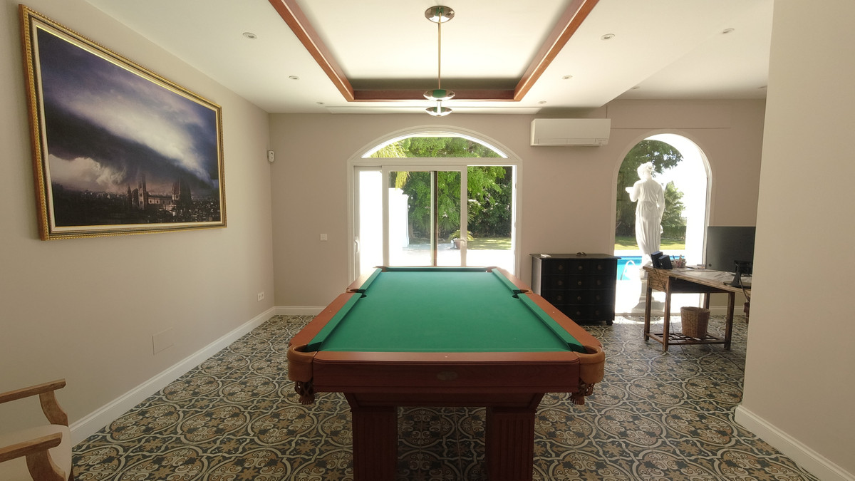 Detached Villa for sale in El Paraiso | 6 bedrooms H4676575