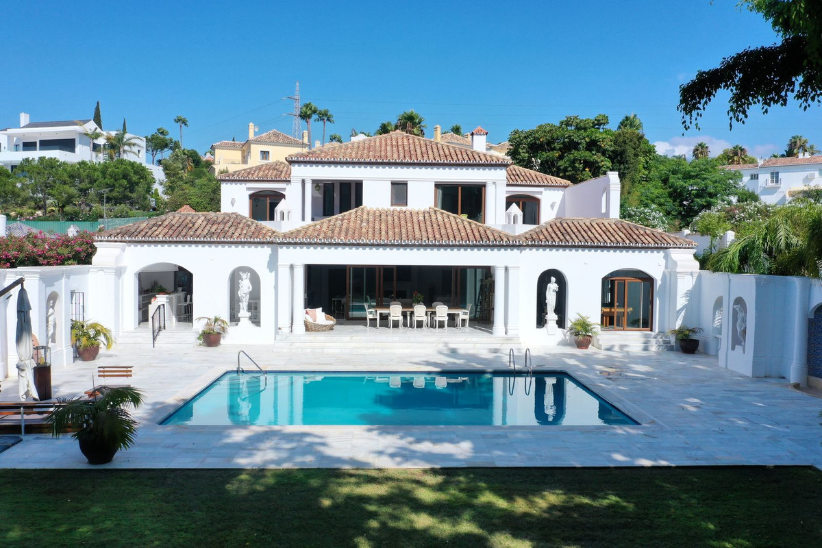 Detached Villa for sale in El Paraiso | 6 bedrooms H4676575