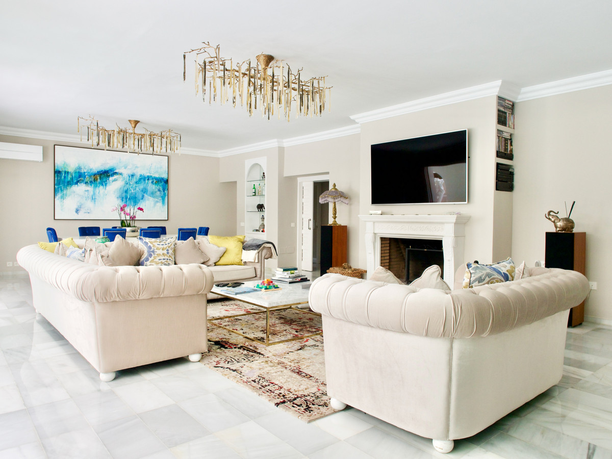 Detached Villa for sale in El Paraiso | 6 bedrooms H4676575