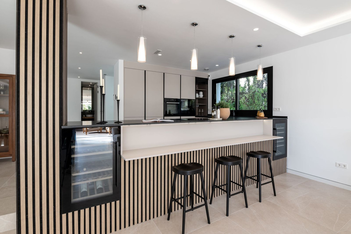 Huis te koop in El Paraiso | 4 slaapkamers H4965097