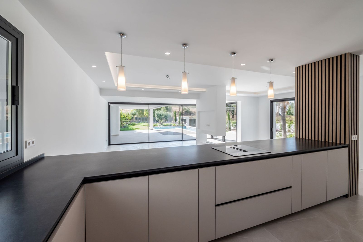 Huis te koop in El Paraiso | 4 slaapkamers H4965097