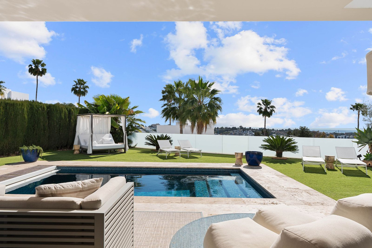 Vrijstaande Villa in El Paraiso-1