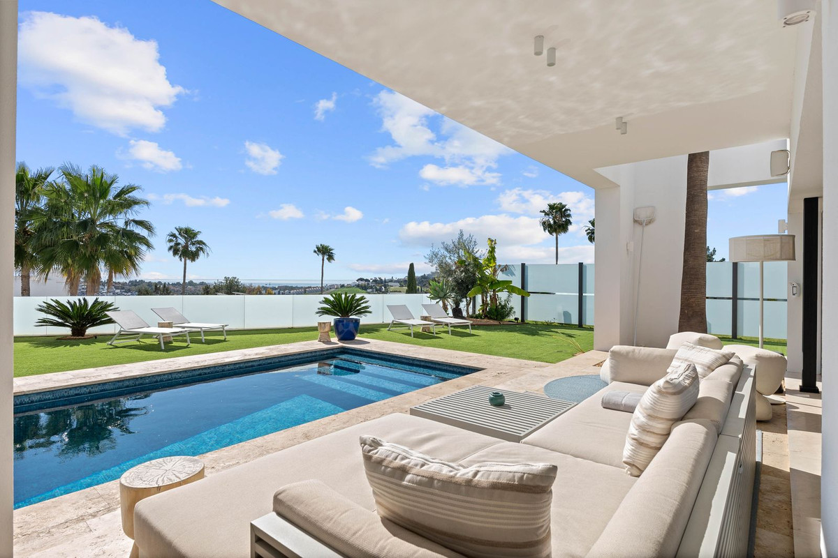 Vrijstaande Villa in El Paraiso-20