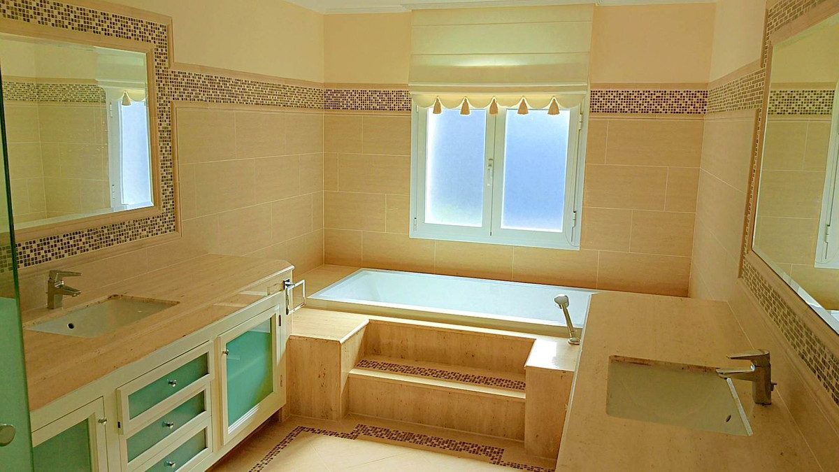 Huis te koop in El Paraiso | 4 slaapkamers H5017612