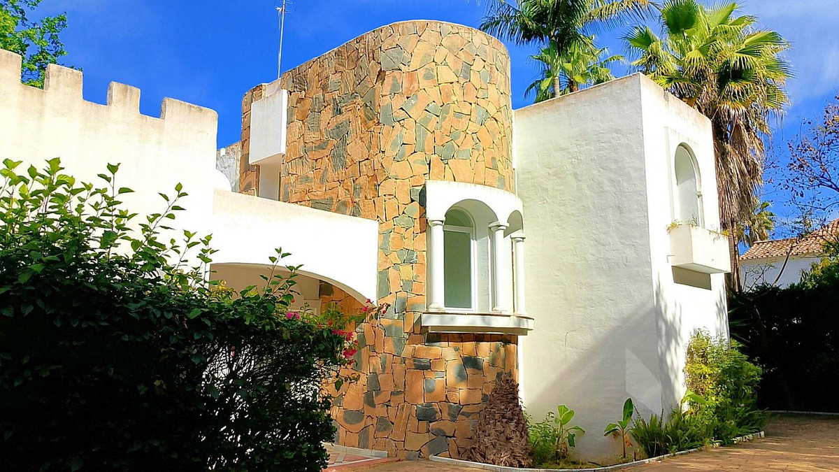 Huis te koop in El Paraiso | 4 slaapkamers H5017612