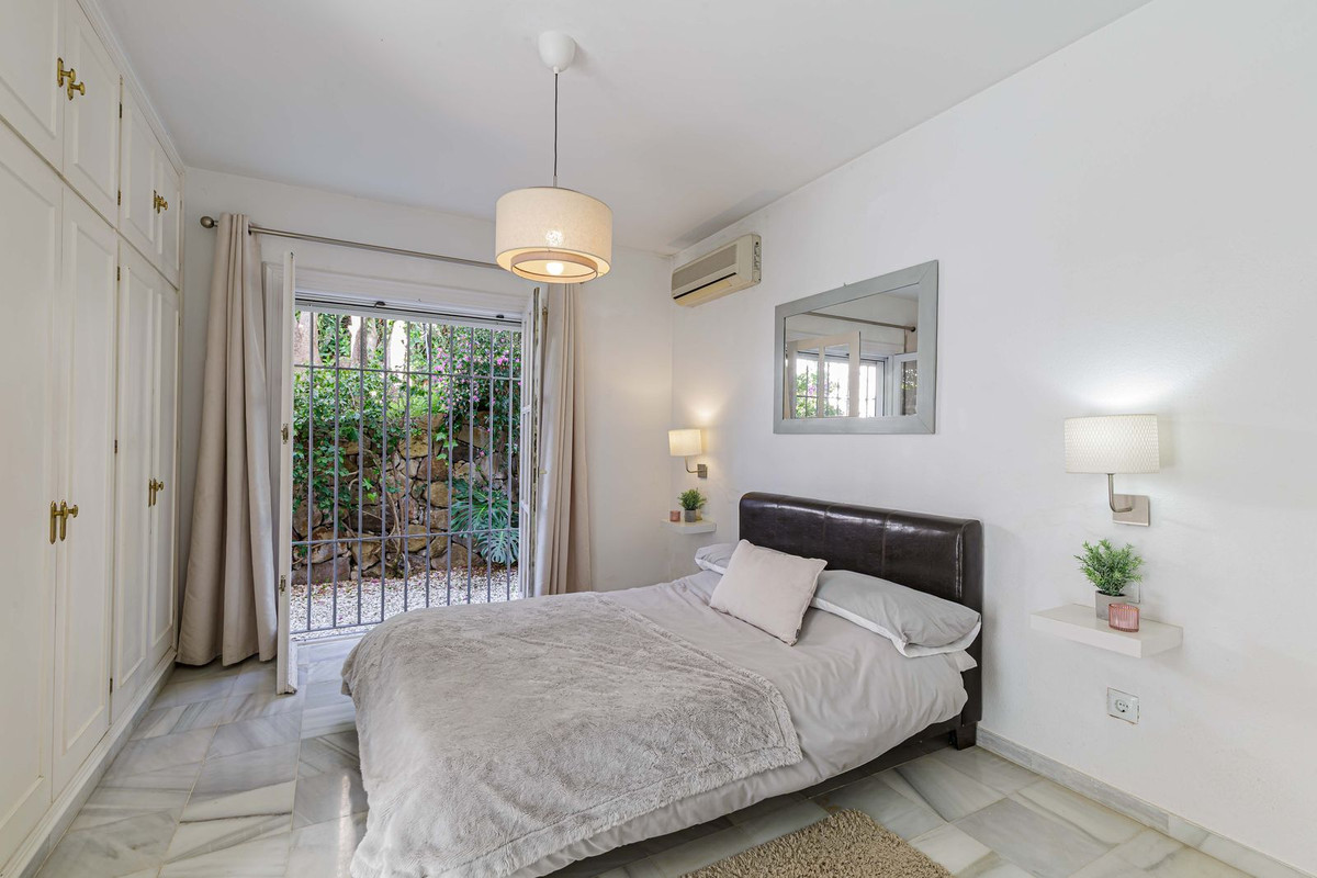 Vrijstaande Villa in El Paraiso-18