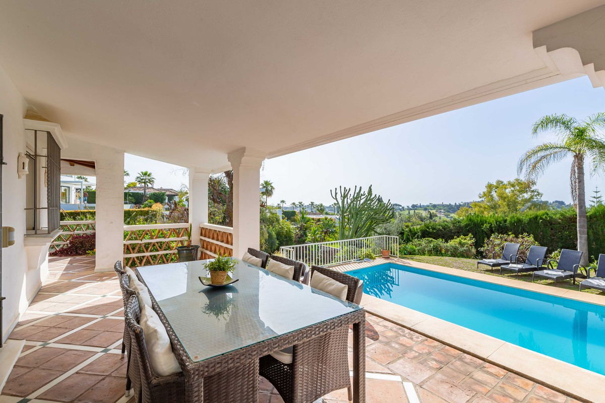 Vrijstaande Villa in El Paraiso-2