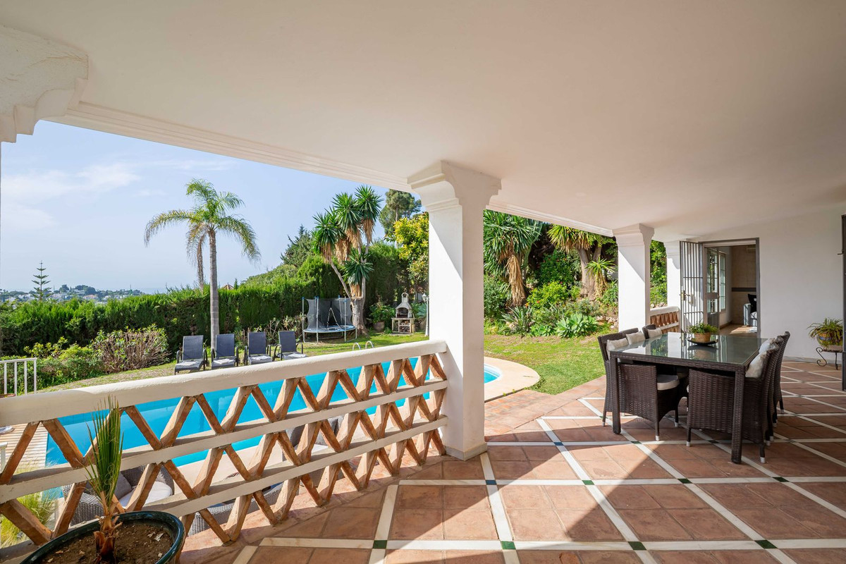 Vrijstaande Villa in El Paraiso-3