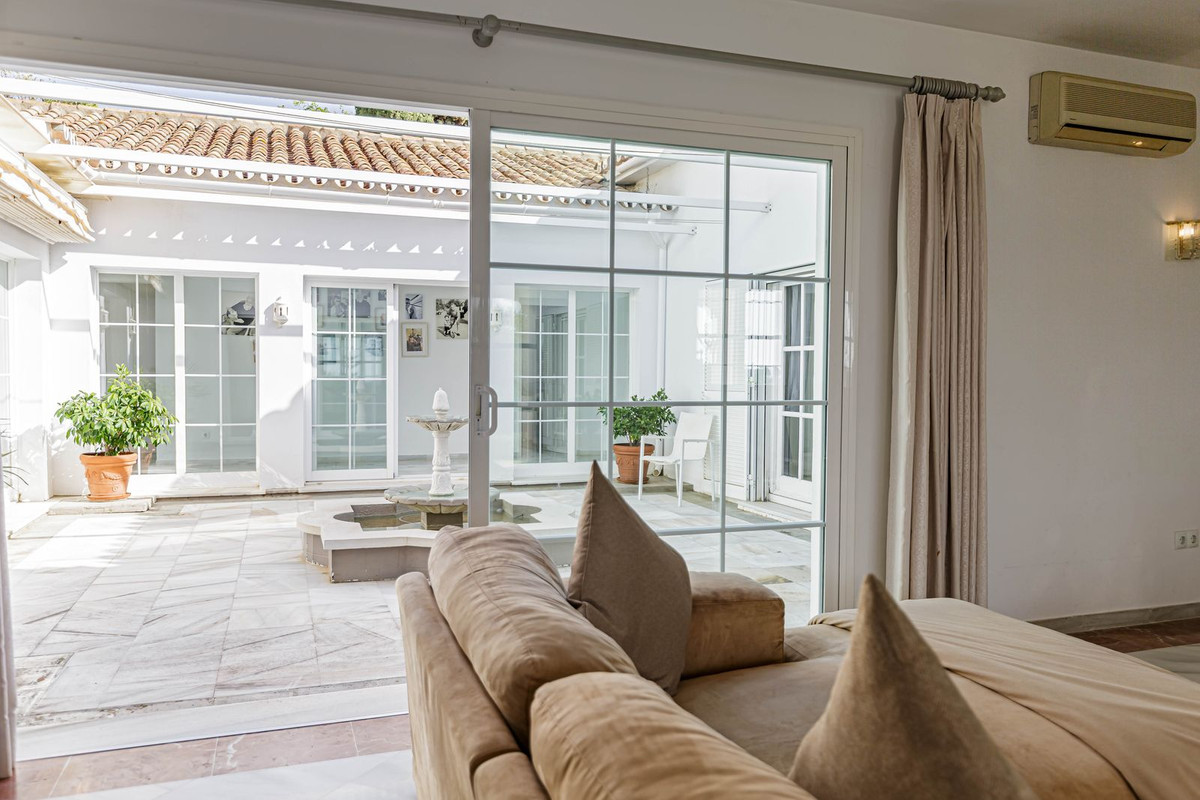 Vrijstaande Villa in El Paraiso-4