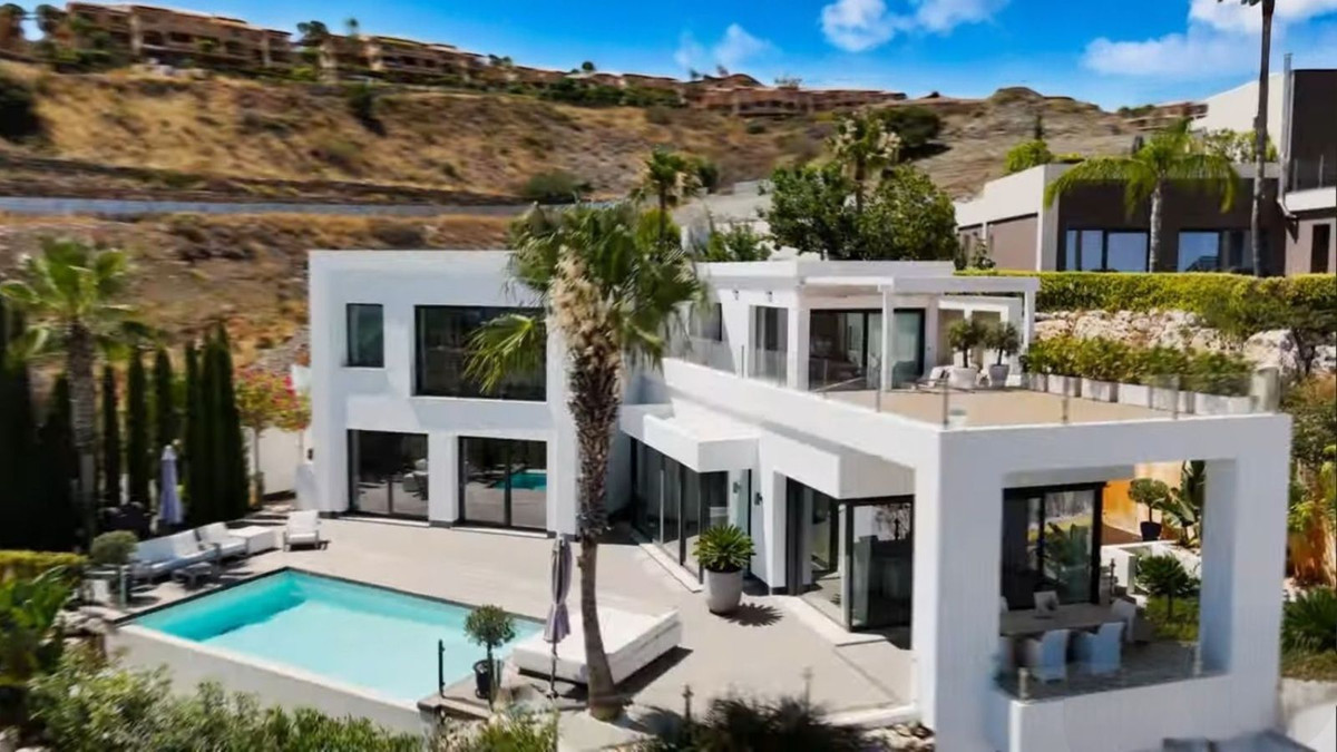 Detached Villa for sale in El Paraiso | 4 bedrooms H5061886
