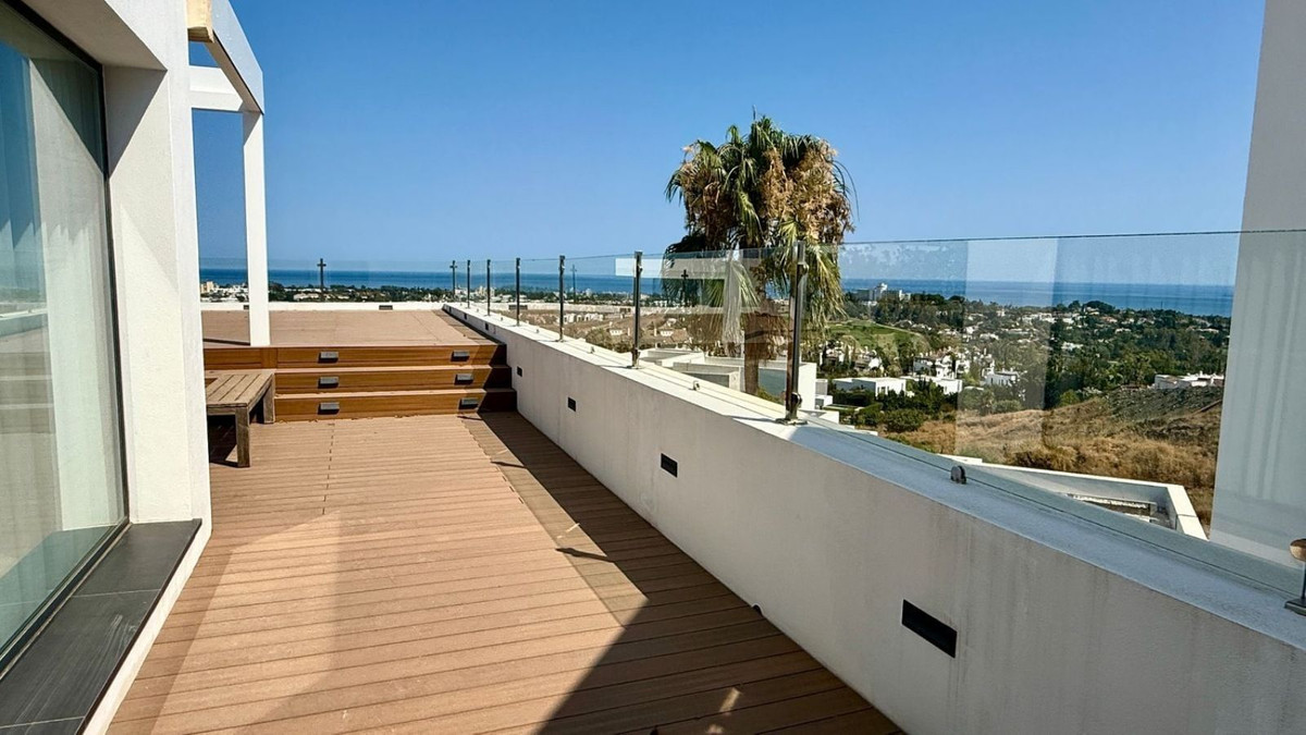 Detached Villa for sale in El Paraiso | 4 bedrooms H5061886