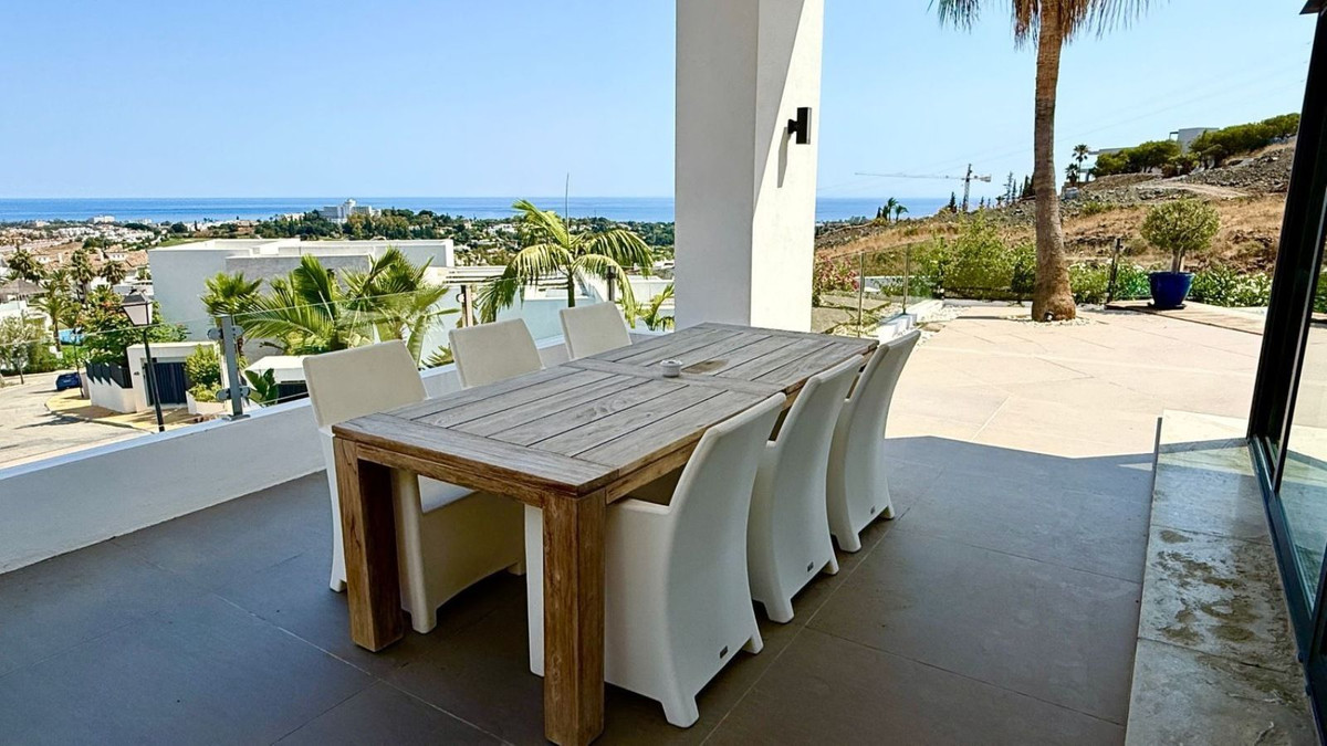 Detached Villa for sale in El Paraiso | 4 bedrooms H5061886