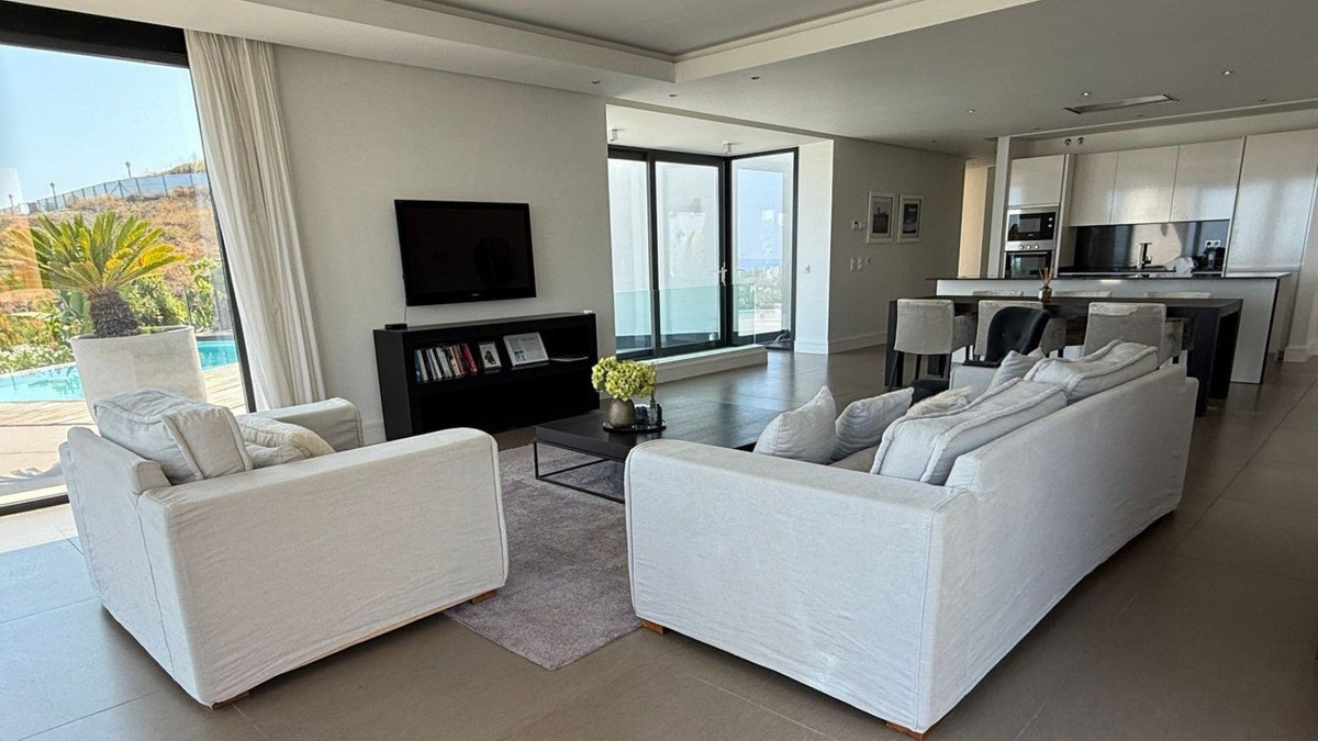 Detached Villa for sale in El Paraiso | 4 bedrooms H5061886