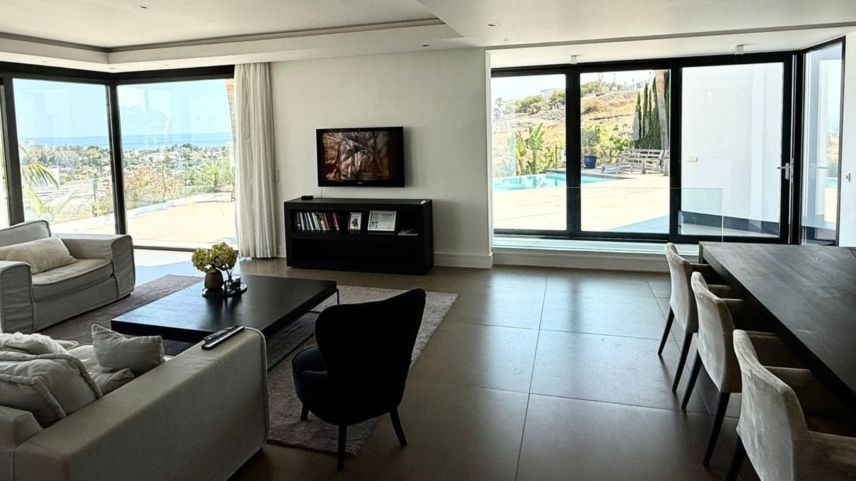 Detached Villa for sale in El Paraiso | 4 bedrooms H5061886
