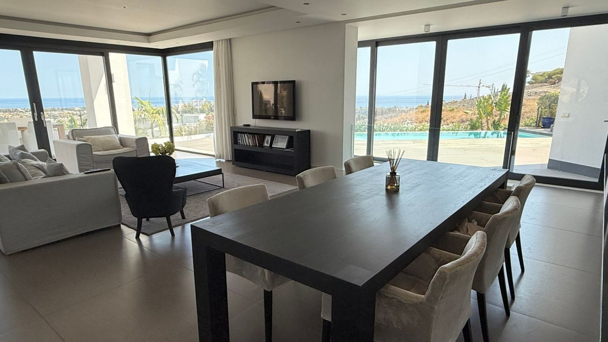 Detached Villa for sale in El Paraiso | 4 bedrooms H5061886
