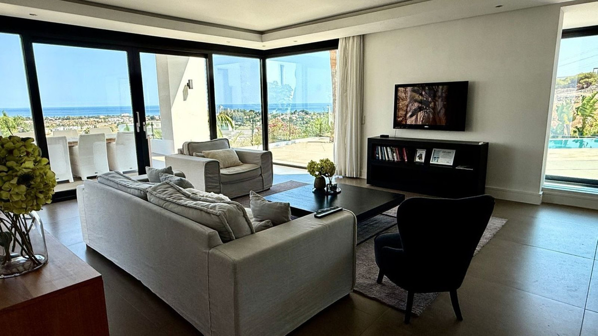 Detached Villa for sale in El Paraiso | 4 bedrooms H5061886
