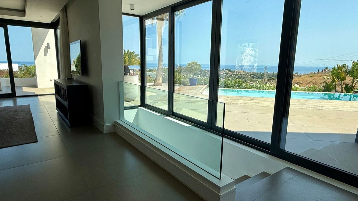 Detached Villa for sale in El Paraiso | 4 bedrooms H5061886