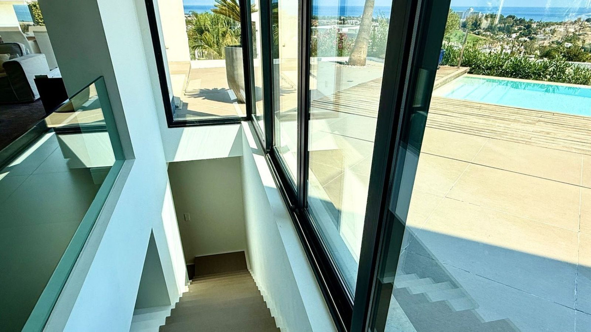 Detached Villa for sale in El Paraiso | 4 bedrooms H5061886