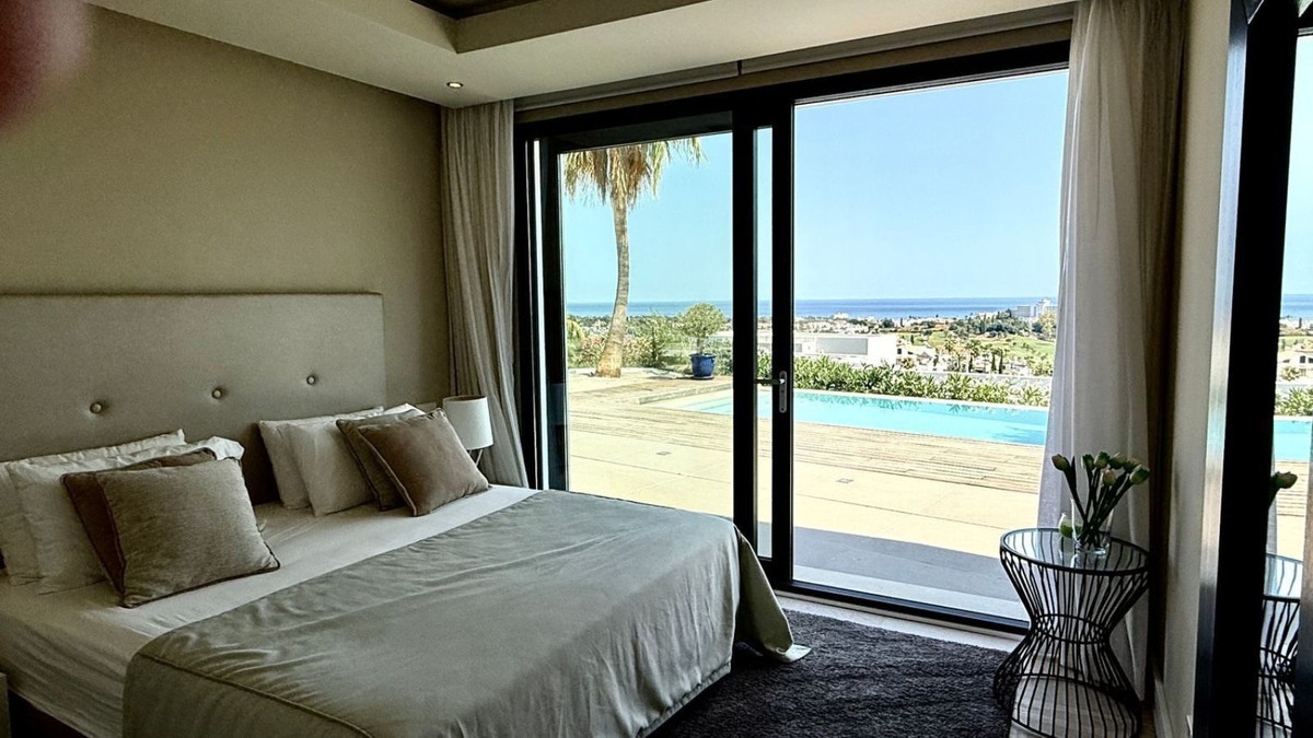Detached Villa for sale in El Paraiso | 4 bedrooms H5061886
