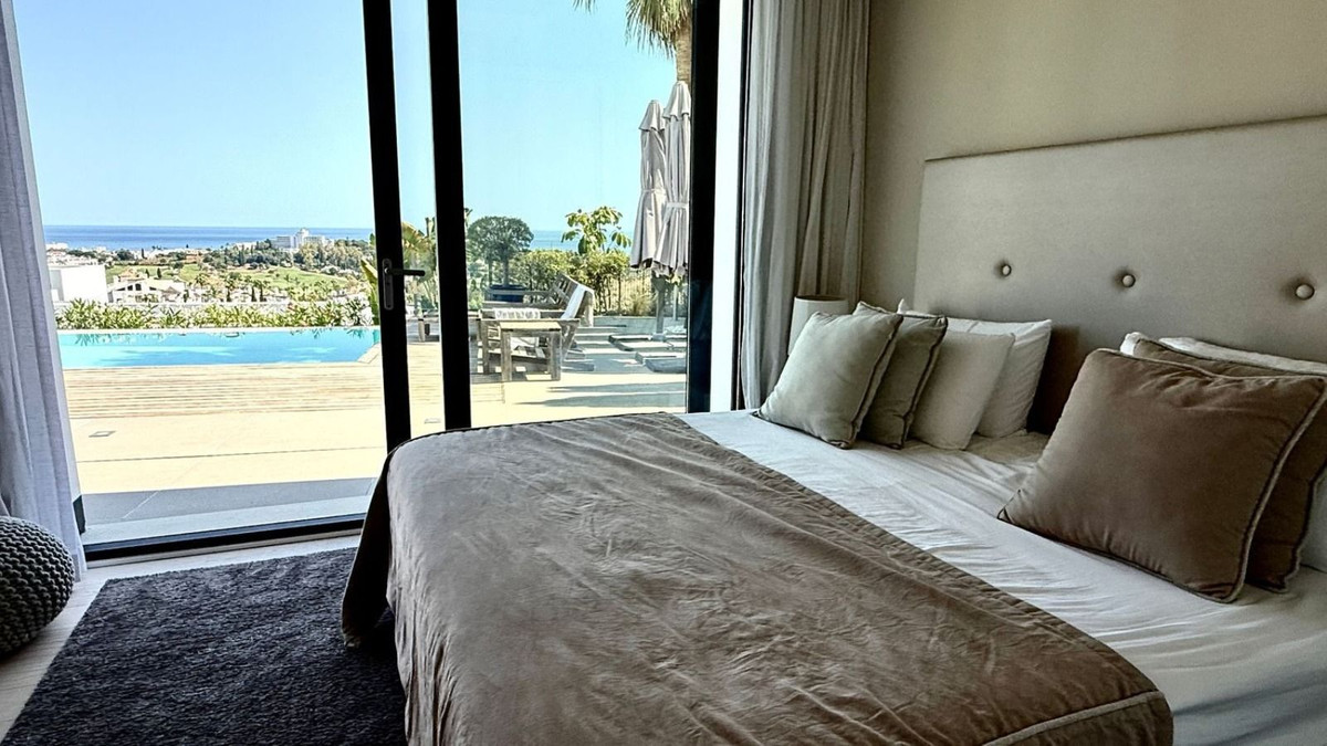 Detached Villa for sale in El Paraiso | 4 bedrooms H5061886