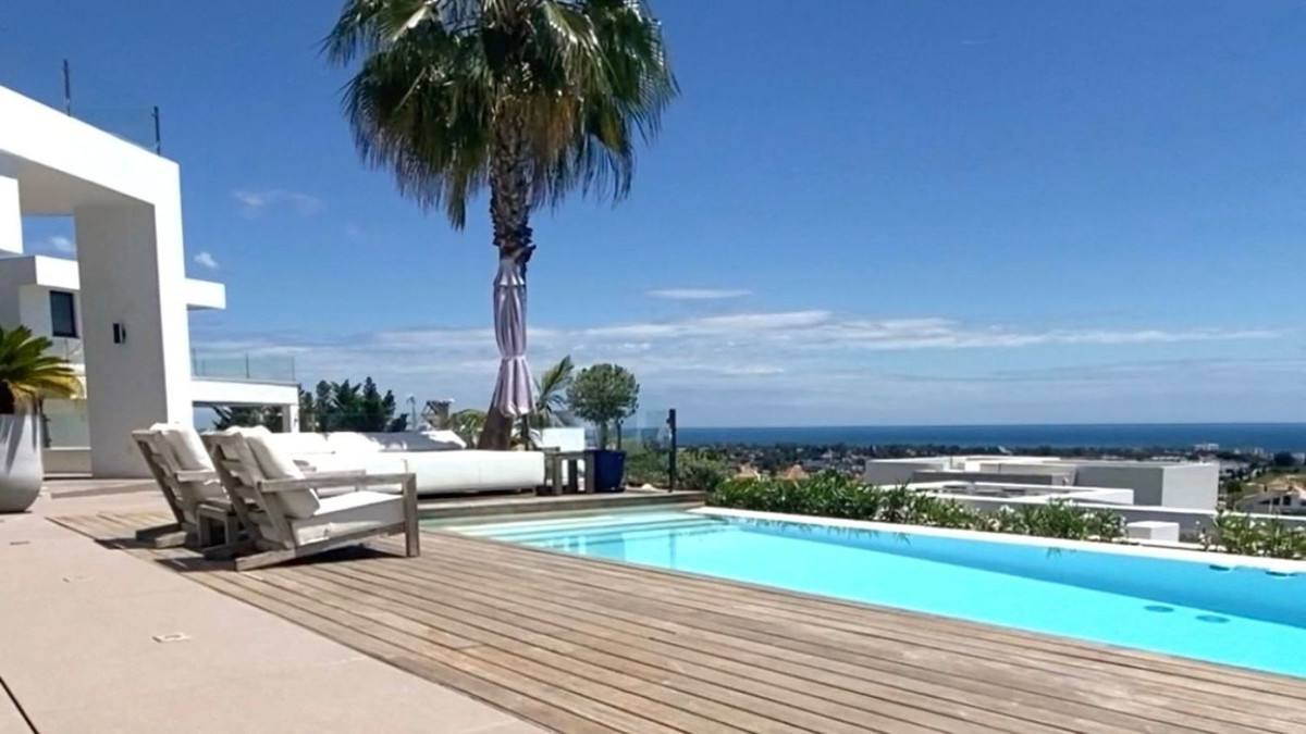 Detached Villa for sale in El Paraiso | 4 bedrooms H5061886