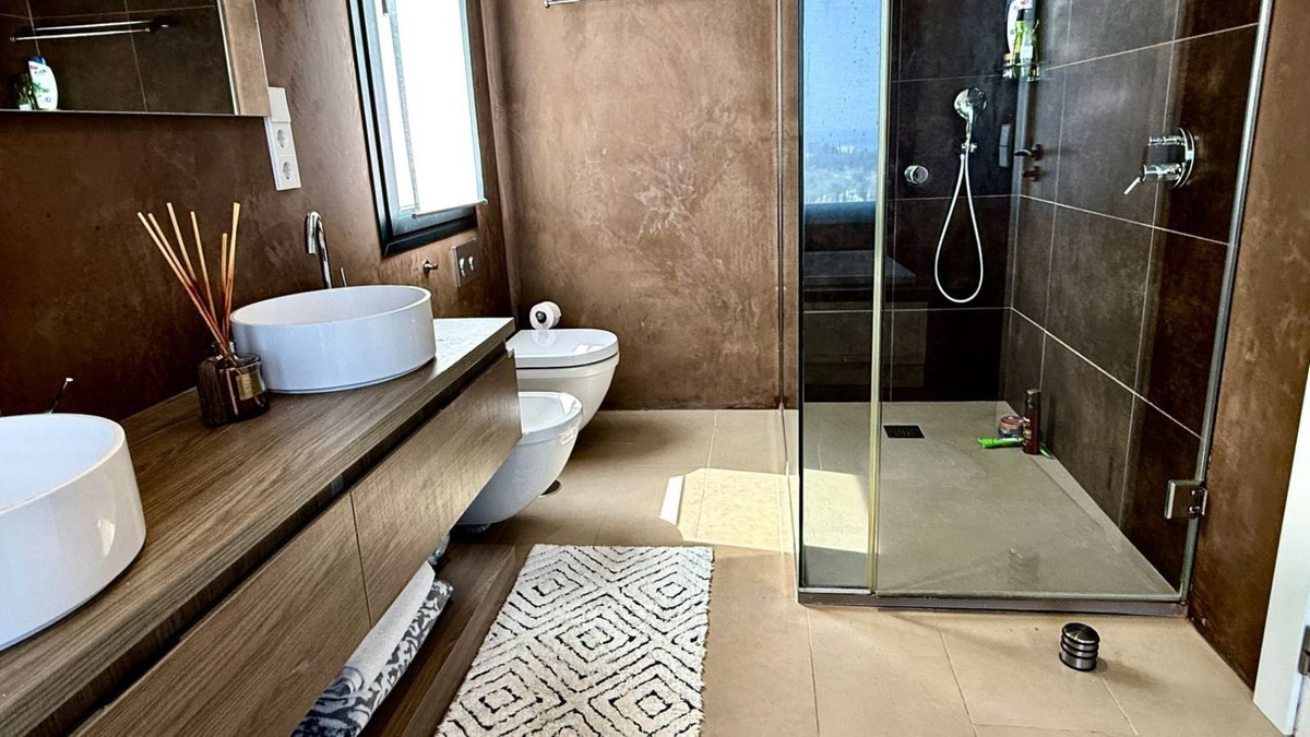 Detached Villa for sale in El Paraiso | 4 bedrooms H5061886