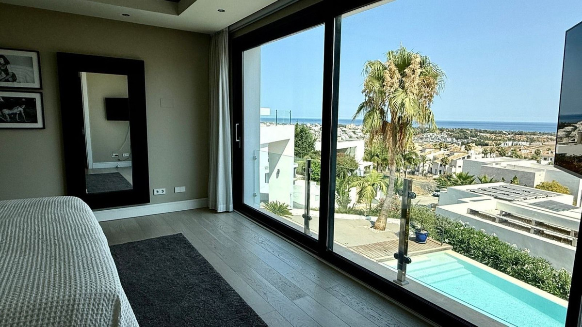 Detached Villa for sale in El Paraiso | 4 bedrooms H5061886