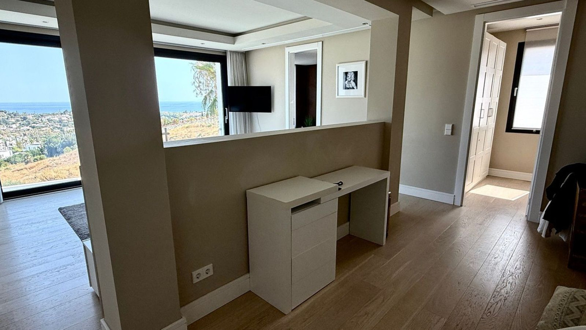 Detached Villa for sale in El Paraiso | 4 bedrooms H5061886