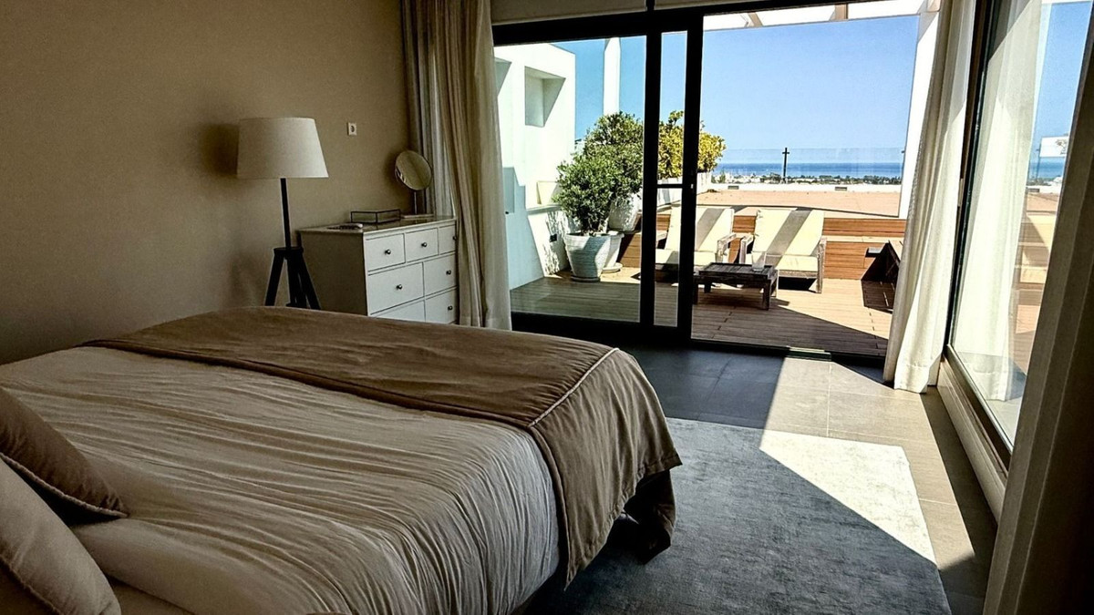 Detached Villa for sale in El Paraiso | 4 bedrooms H5061886