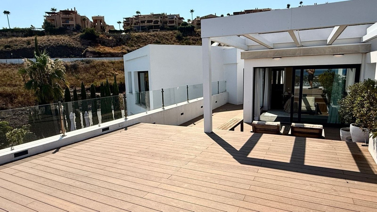 Detached Villa for sale in El Paraiso | 4 bedrooms H5061886