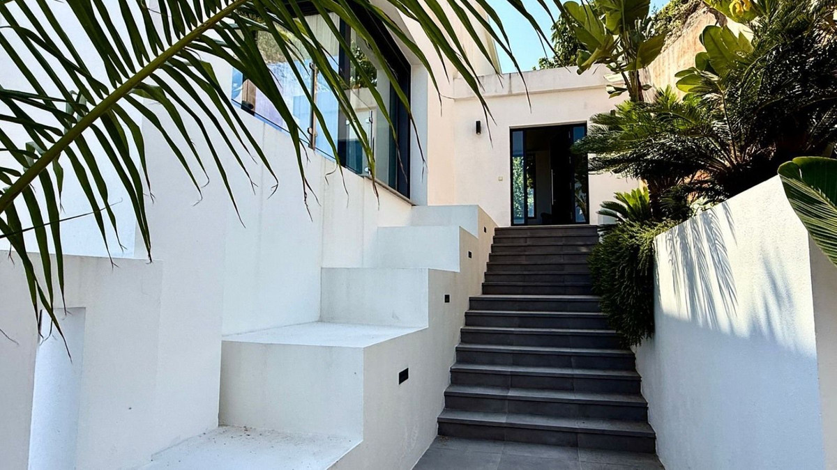 Detached Villa for sale in El Paraiso | 4 bedrooms H5061886