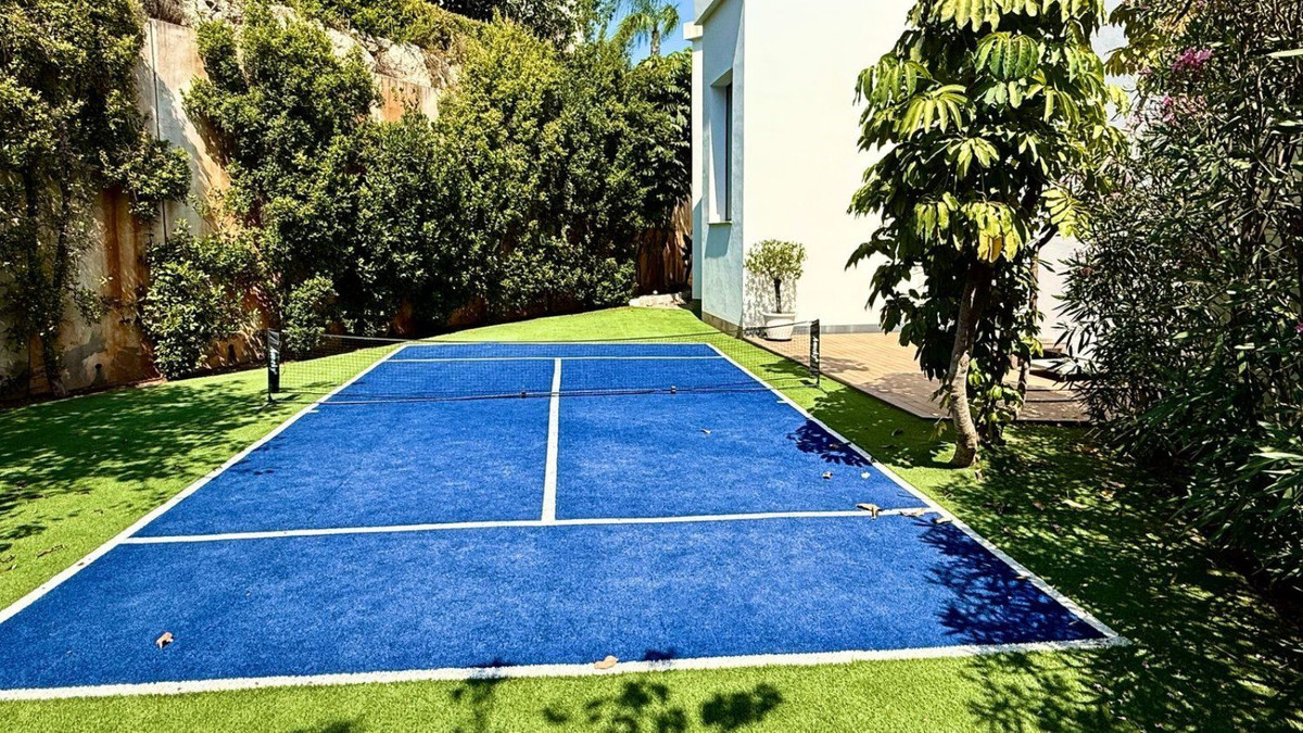 Detached Villa for sale in El Paraiso | 4 bedrooms H5061886