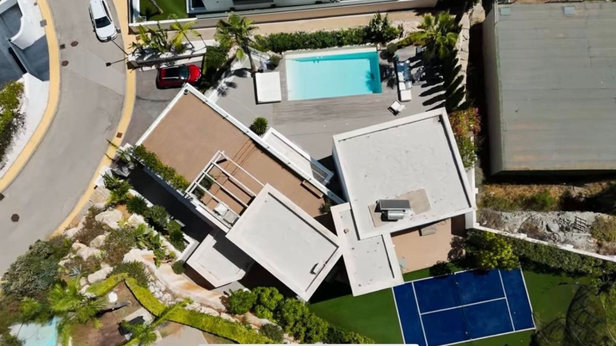 Detached Villa for sale in El Paraiso | 4 bedrooms H5061886