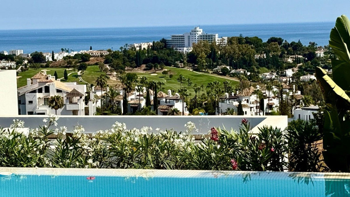 Detached Villa for sale in El Paraiso | 4 bedrooms H5061886