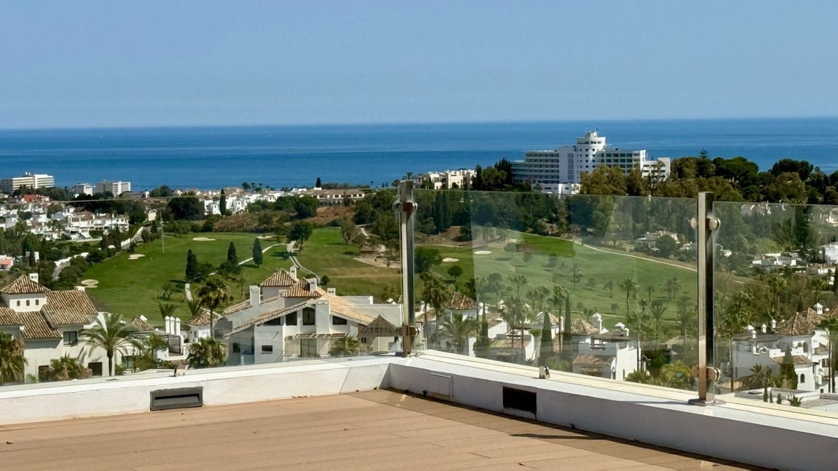Detached Villa for sale in El Paraiso | 4 bedrooms H5061886