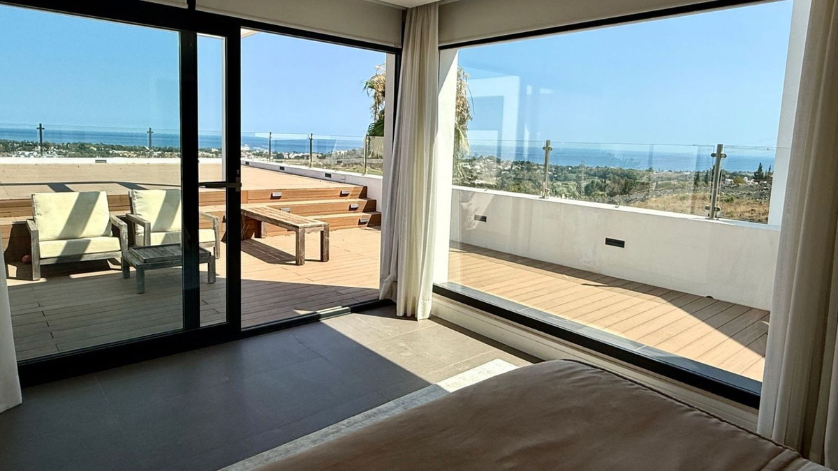 Detached Villa for sale in El Paraiso | 4 bedrooms H5061886