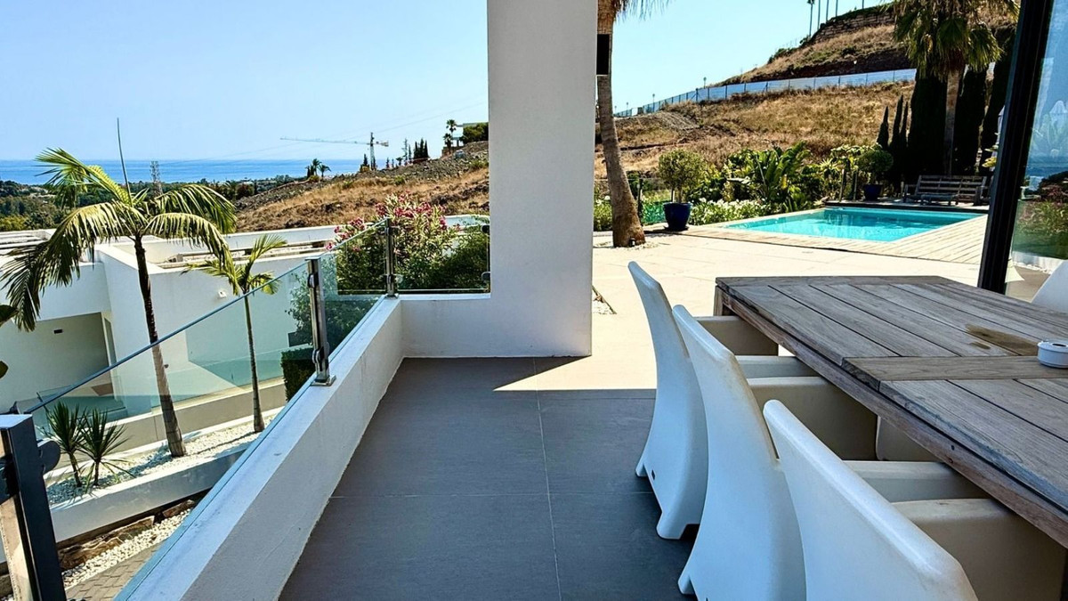 Detached Villa for sale in El Paraiso | 4 bedrooms H5061886
