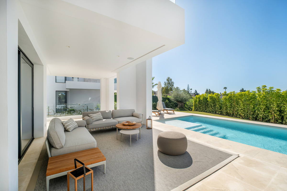Huis te koop in El Paraiso | 6 slaapkamers H5081488