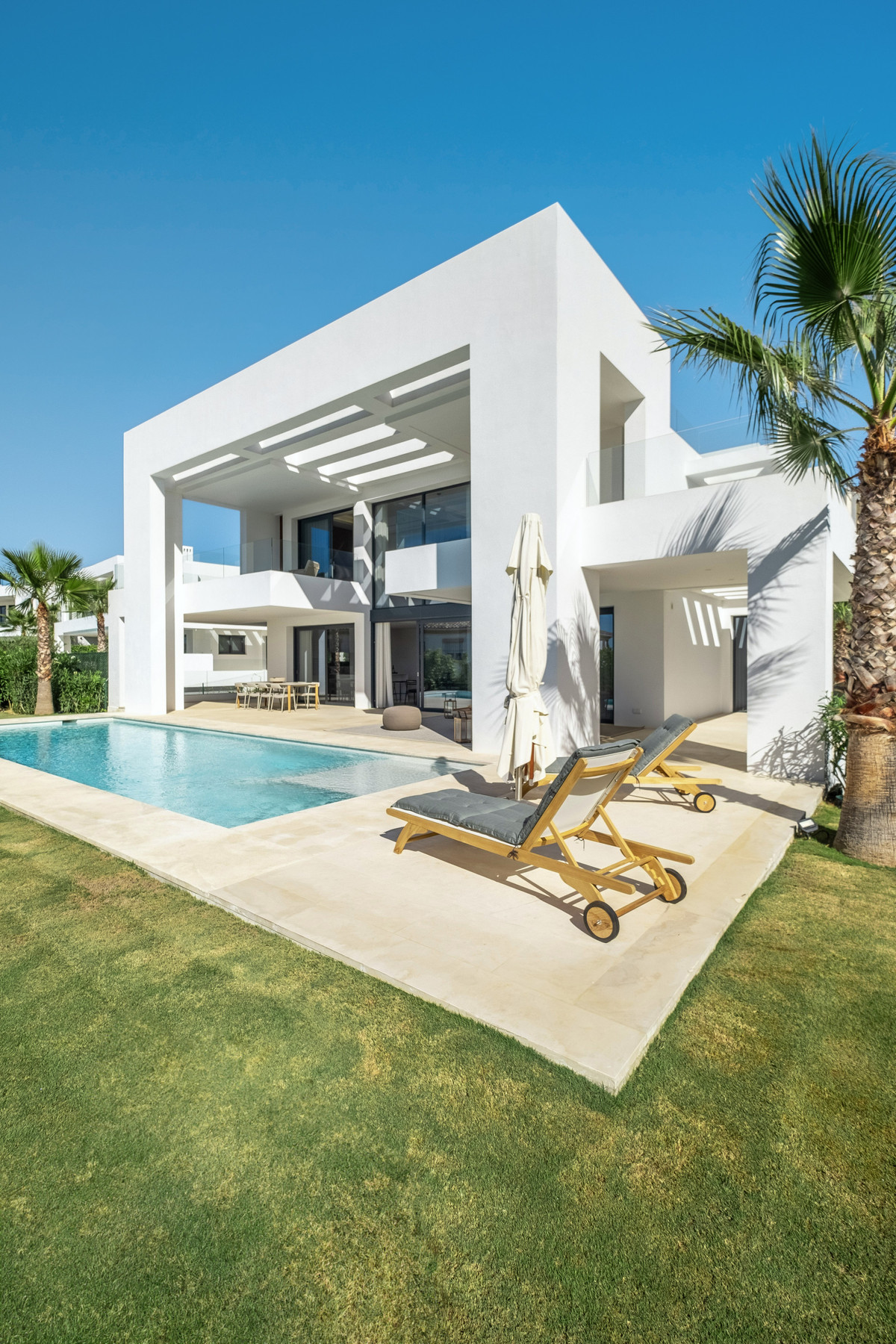 Huis te koop in El Paraiso | 6 slaapkamers H5081488