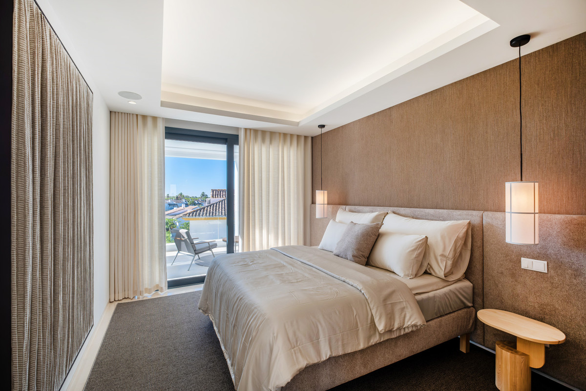 Huis te koop in El Paraiso | 6 slaapkamers H5081488