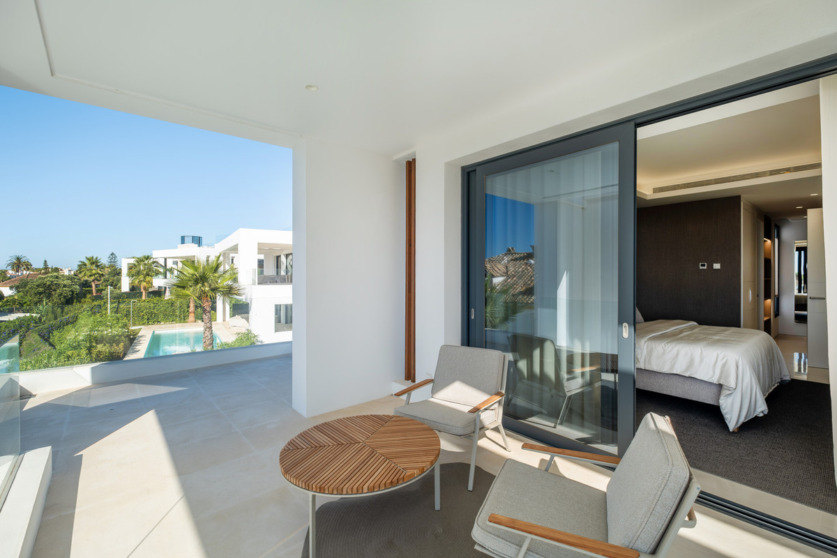 Huis te koop in El Paraiso | 6 slaapkamers H5081488