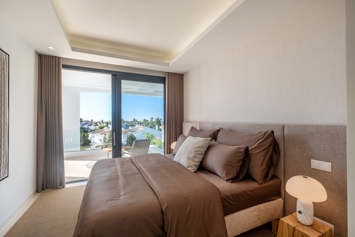 Huis te koop in El Paraiso | 6 slaapkamers H5081488